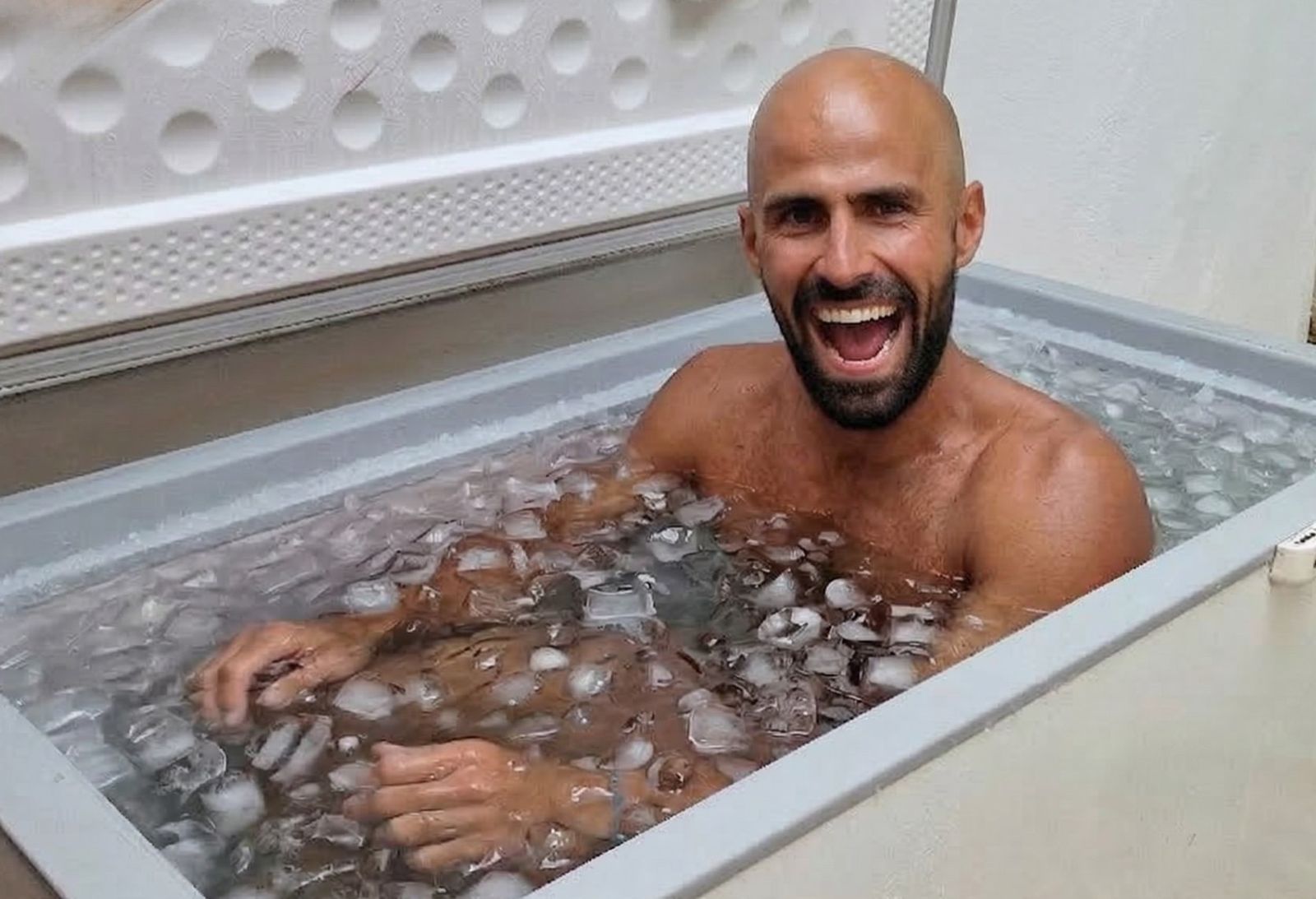Bain glacé, sourire et vitalité
